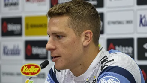 SP - SANTOS - 23/08/2023 - SANTOS, COLETIVA - Julio Furch jogador do durante Santos coletiva de imprensa realizada no Vila Belmiro. Foto: Fernanda Luz/AGIF