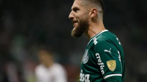 SAO PAULO, BRAZIL - SEPTEMBER 06: Zé Rafael of Palmeiras reacts during a Copa CONMEBOL Libertadores 2022 second-leg semifinal match between Palmeiras and Athletico Paranaense at Allianz Parque on September 06, 2022 in Sao Paulo, Brazil. (Photo by Ricardo Moreira/Getty Images)