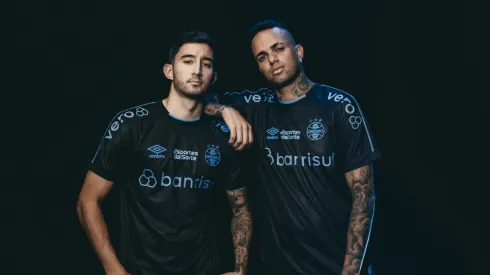 Foto: Divulgação/Máindi/Umbro – Villasanti e Luan foram os garotos propaganda do uniforme