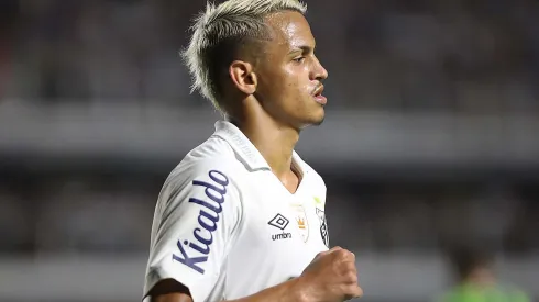 Foto: Pedro Ernesto Guerra Azevedo/Santos FC - Weslley Patati deve ganhar companhia de mais 5 companheiros do Sub-20 no Peixe