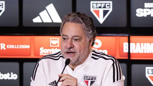 SP - SAO PAULO - 01/08/2023 - SAO PAULO, APRESENTACAO JAMES RODRIGUEZ - O presidente Julio Casares fala aos jornalistas durante apresentacao oficial de James Rodriguez como jogador do Sao Paulo em coletiva de imprensa realizada no CT Barra Funda. Foto: Abner Dourado/AGIF