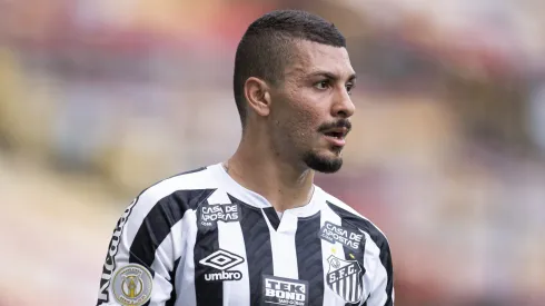 BRASILEIRO A 2020, FLAMENGO X SANTOS - Alison jogador do Santos durante partida contra o Flamengo no estádio Maracanã pelo campeonato Brasileiro A 2020.