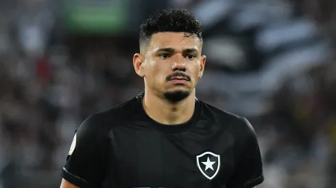 RJ – RIO DE JANEIRO – 15/07/2023 – BRASILEIRO A 2023, BOTAFOGO X BRAGANTINO – Tiquinho Soares jogador do Botafogo durante partida contra o Bragantino no estadio Engenhao pelo campeonato Brasileiro A 2023. Foto: Thiago Ribeiro/AGIF