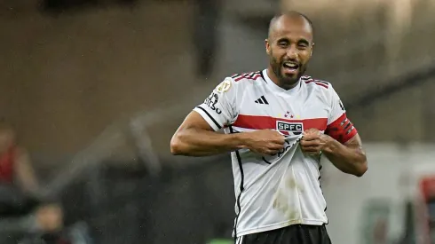 RJ - RIO DE JANEIRO - 13/08/2023 - BRASILEIRO A 2023, FLAMENGO X SAO PAULO - Lucas Moura jogador do Sao Paulo comemora seu gol durante partida contra o Flamengo no estadio Maracana pelo campeonato Brasileiro A 2023. Foto: Thiago Ribeiro/AGIF
