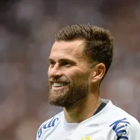 Torcida do Santos culpa dois jogadores por derrota para o Atlético-MG e se rende a Lucas Lima