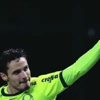 Raphael Veiga comemora gol no Palmeiras de forma diferente e torcida vai à loucura na web