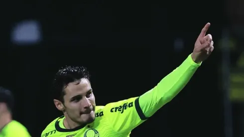 SP - SAO PAULO - 27/08/2023 - BRASILEIRO A 2023, PALMEIRAS X VASCO - Raphael Veiga jogador do Palmeiras comemora seu gol durante partida contra o Vasco no estadio Arena Allianz Parque pelo campeonato Brasileiro A 2023. Foto: Ettore Chiereguini/AGIF