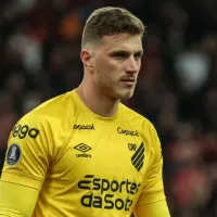 Situação de Bento é atualizada no Athletico e Wesley Carvalho é avisado