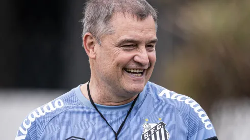 Foto: Raul Baretta/ Santos FC/Divulgação - Aguirre: técnico pediu contratação de atacante ao Clube