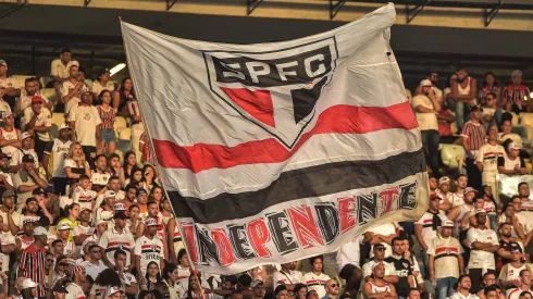 RJ - Rio de Janeiro - 05/11/2022 - BRASILEIRO A 2022, FLUMINENSE X SAO PAULO - Torcida do Sao Paulo durante partida contra Fluminense no estadio Maracana pelo campeonato Brasileiro A 2022. Foto: Thiago Ribeiro/AGIF