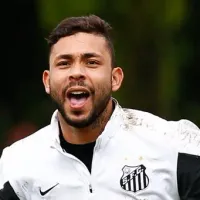 Vladimir cantou, pulou e ninguém acredita: Goleiro gera revolta na torcida do Santos