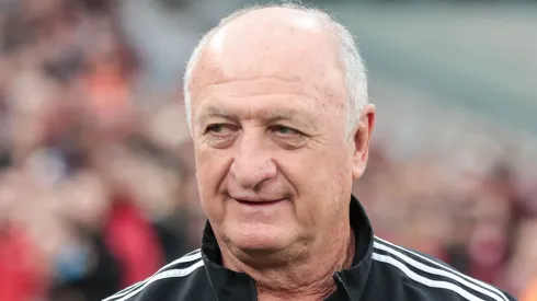 PR - CURITIBA - 02/09/2023 - BRASILEIRO A 2023, ATHLETICO-PR X ATLETICO-MG - Luiz Felipe Scolari, Felipao, tecnico do Atletico-MG durante partida contra o Athletico-PR no estadio Arena da Baixada pelo campeonato Brasileiro A 2023. Foto: Robson Mafra/AGIF