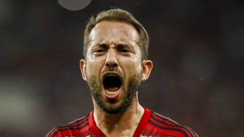 RIO DE JANEIRO, BRAZIL - AUGUST 10: Everton Ribeiro of Flamengo celebrates a scored goal during a match between Flamengo and Gremio as part of Brasileirao Series A 2019 at Maracana Stadium on August 10, 2019 in Rio de Janeiro, Brazil. (Photo by Bruna Prado/Getty Images)