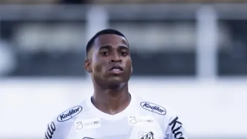SP - SANTOS - 23/07/2023 - BRASILEIRO A 2023, SANTOS X BOTAFOGO - Jean Lucas jogador do Santos durante partida contra o Botafogo no estadio Vila Belmiro pelo campeonato Brasileiro A 2023. Foto: Abner Dourado/AGIF