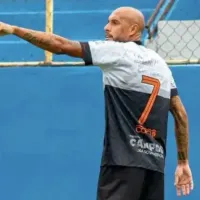 Paulinho vive fracasso na carreira e torcida do Flamengo é surpreendida com situação do atacante