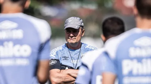 Aguirre toma decisão contra vontade da torcida e IRRITA TODO MUNDO no Santos