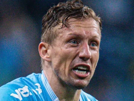 Futuro de Lucas Leiva cai como 'bomba' no Grêmio