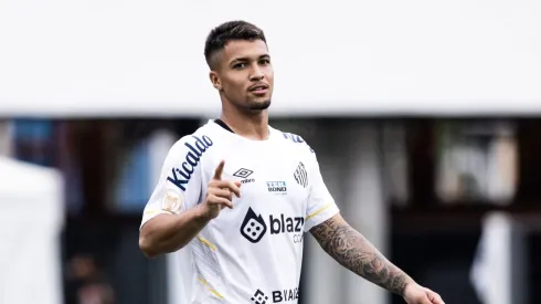 Marcos Leonardo na vitória sobre o Goiás