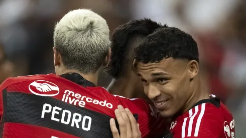 Foto: Jorge Rodrigues/AGIF - Pedro, Bruno Henrique e Victor Hugo