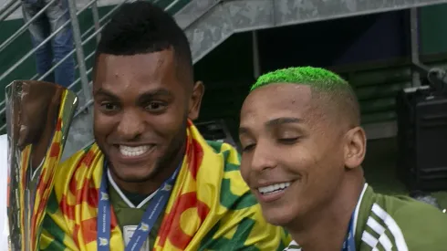 SP - Sao Paulo - 02/12/2018 - Brasileiro A 2018 - Palmeiras X Vitoria - jogadores Deyverson e Borja do Palmeiras comemora conquista do Campeonato apos partida contra o Vitoria no estadio Arena Allianz Parque pelo campeonato Brasileiro A 2018. Foto: Daniel Vorley/AGIF