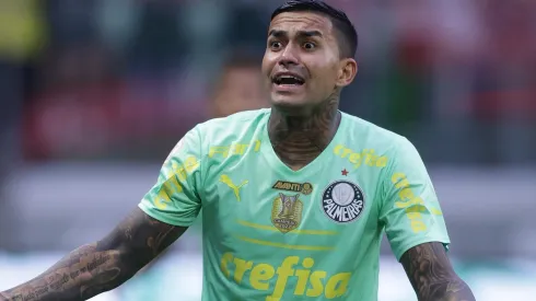 SP - SAO PAULO - 15/04/2023 - BRASILEIRO A 2023, PALMEIRAS X CUIABA - Dudu jogador do Palmeiras reclama com a arbitragem durante partida contra o Cuiaba no estadio Arena Allianz Parque pelo campeonato BRASILEIRO A 2023. Foto: Ettore Chiereguini/AGIF