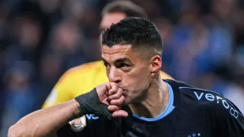 RS – PORTO ALEGRE – 27/08/2023 – BRASILEIRO A 2023, GREMIO X CRUZEIRO – Luis Suarez jogador do Gremio comemora seu gol durante partida contra o Cruzeiro no estadio Arena do Gremio pelo campeonato Brasileiro A 2023. Foto: Maxi Franzoi/AGIF