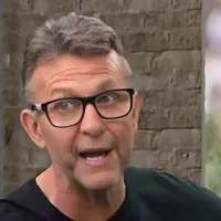 “Um jogador medíocre”; Neto DETONA ao vivo titular do Santos