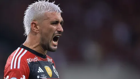 Arrascaeta joga com Bruno Méndez na seleção do Uruguai. Zagueiro interessa ao Mengão para 2024