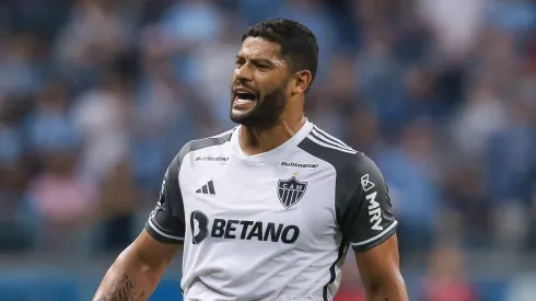 RS - PORTO ALEGRE - 22/07/2023 - BRASILEIRO A 2023, GREMIO X ATLETICO-MG - Hulk jogador do Atletico-MG reclama com a arbitragem durante partida contra o Gremio no estAdio Arena do Gremio pelo campeonato Brasileiro A 2023. Foto: Pedro H. Tesch/AGIF