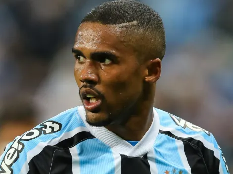 Douglas Costa tem situação EXPOSTA que acaba fazendo torcedores do Grêmio ficarem aflitos