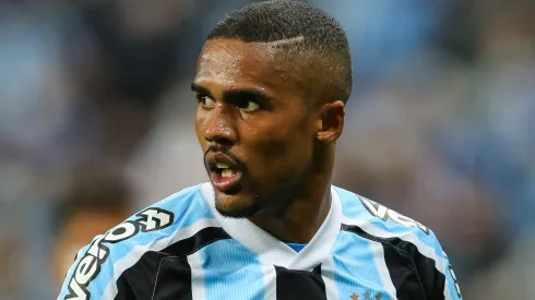 Foto: Pedro H. Tesch/AGI – Douglas Costa causou raiva em muitos gremistas