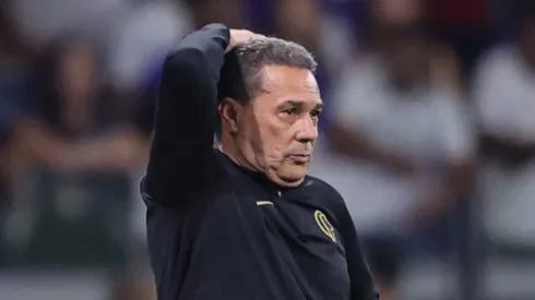 Foto: Gilson Lobo/AGIF - Luxemburgo está na corda bamba no Corinthians.