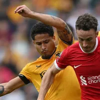 João Gomes ‘deita’ contra o Liverpool, vira ASSUNTO na web e recebe pedido imediato