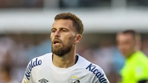 SP - SANTOS - 20/08/2023 - BRASILEIRO A 2023, SANTOS X GREMIO - Lucas Lima jogador do Santos durante partida contra o Gremio no estadio Vila Belmiro pelo campeonato Brasileiro A 2023. Foto: Fernanda Luz/AGIF