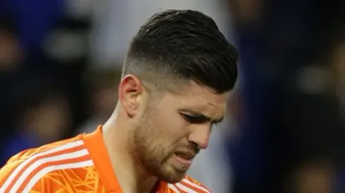 BUENOS AIRES, ARGENTINA – SEPTEMBER 11: Referee Dario Herrera gives the ball to Agustin Rossi of Boca Juniors during a match between Boca Juniors and River Plate as part of Liga Profesional 2022 at Estadio Alberto J. Armando on September 11, 2022 in Buenos Aires, Argentina. (Photo by Daniel Jayo/Getty Images)