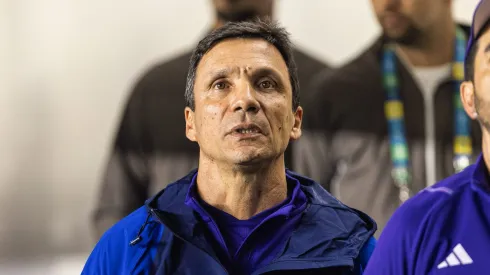 Foto: Abner Dourado/AGIF - Ze Ricardo tecnico do Cruzeiro durante partida contra o Santos no estadio Vila Belmiro pelo campeonato Brasileiro A 2023.