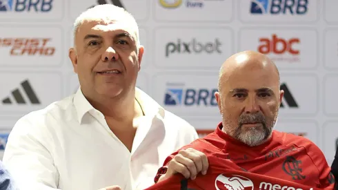 RIO DE JANEIRO, BRAZIL - APRIL 17: Newly appointed coach of Flamengo Jorge Sampaoli poses with the team's jersey during his presentation press conference at Ninho do Urubu on April 17, 2023 in Rio de Janeiro, Brazil. (Photo by Buda Mendes/Getty Images)