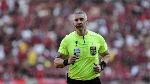 RJ – RIO DE JANEIRO – 17/09/2023 – COPA DO BRASIL 2023, FLAMENGO X SAO PAULO – O arbitro Anderson Daronco durante partida entre Flamengo e Sao Paulo no estadio Maracana pelo campeonato Copa do Brasil 2023. Foto: Thiago Ribeiro/AGIF