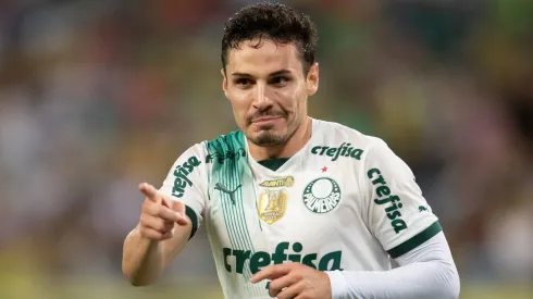 MT - CUIABA - 19/08/2023 - BRASILEIRO A 2023, CUIABA X PALMEIRAS - Raphael Veiga jogador do Palmeiras comemora seu gol durante partida contra o Cuiaba no estadio Arena Pantanal pelo campeonato Brasileiro A 2023. Foto: Gil Gomes/AGIF