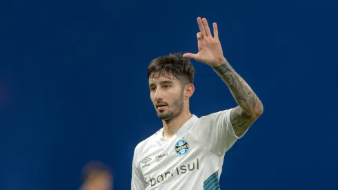 MG - BELO HORIZONTE - 31/05/2023 - COPA DO BRASIL 2023, CRUZEIRO X GREMIO - Villasanti jogador do Gremio comemora seu gol durante partida contra o Cruzeiro no estadio Mineirao pelo campeonato Copa do Brasil 2023. Foto: Alessandra Torres/AGIF