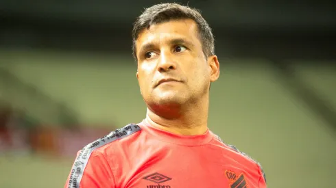 CE - FORTALEZA - 09/07/2023 - BRASILEIRO A 2023, FORTALEZA X ATHLETICO-PR - Wesley Carvalho tecnico do Athletico-PR durante partida contra o Fortaleza no estadio Arena Castelao pelo campeonato Brasileiro A 2023. Foto: Lucas Emanuel/AGIF