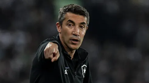 Foto: Thiago Ribeiro/AGIF - Bruno Lage tecnico do Botafogo durante partida contra o Internacional no estadio Engenhao pelo campeonato Brasileiro A 2023.