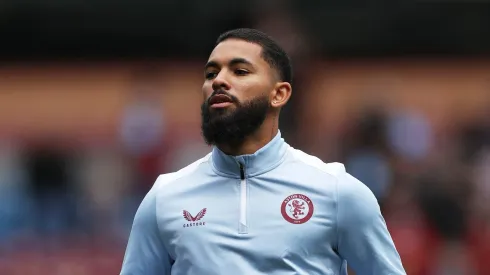 Foto: Lewis Storey/Getty Images – Douglas em aquecimento pelo Aston Villa (ING)