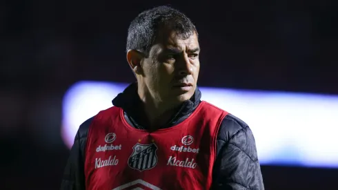 SAO PAULO, BRAZIL - OCTOBER 07: Fabio Carille, head coach of Santos looks on during a match between Sao Paulo and Santos as part of Brasileirao Series A at Morumbi Stadium on October 07, 2021 in Sao Paulo, Brazil. (Photo by Alexandre Schneider/Getty Images,)