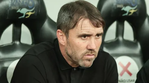 PR - CURITIBA - 21/09/2023 - BRASILEIRO A 2023, ATHLETICO-PR X INTERNACIONAL - Eduardo Coudet tecnico do Internacional durante partida contra o Athletico-PR no estadio Arena da Baixada pelo campeonato Brasileiro A 2023. Foto: Robson Mafra/AGIF