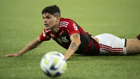 RJ - RIO DE JANEIRO - 02/09/2023 - BRASILEIRO A 2023, BOTAFOGO X FLAMENGO - Ayrton Lucas jogador do Flamengo durante partida contra o Botafogo no estadio Engenhao pelo campeonato Brasileiro A 2023. Foto: Jorge Rodrigues/AGIF