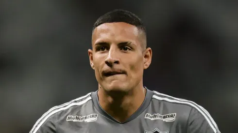 MG - BELO HORIZONTE - 08/07/2023 - BRASILEIRO A 2023, ATLETICO-MG X CORINTHIANS - Guilherme Arana jogador do Atletico-MG durante aquecimento antes da partida contra o Corinthians no estadio Mineirao pelo campeonato Brasileiro A 2023. Foto: Gilson Lobo/AGIF