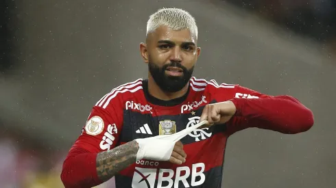 RIO DE JANEIRO, BRAZIL - AUGUST 13: Gabriel Barbosa of Flamengo leaves the match between Flamengo and Sao Paulo as part of Brasileirao 2023 at Maracana Stadium on August 13, 2023 in Rio de Janeiro, Brazil. (Photo by Wagner Meier/Getty Images)
