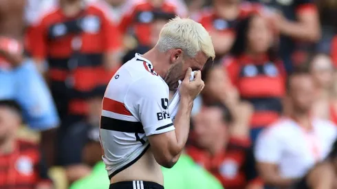RIO DE JANEIRO, BRAZIL - SEPTEMBER 17: Jonathan Calleri of Sao Paulo celebrates after scoring the first goal of his team during the first leg of Copa Do Brasil 2023 final between Flamengo and Sao Paulo at Maracana Stadium on September 17, 2023 in Rio de Janeiro, Brazil. (Photo by Buda Mendes/Getty Images)