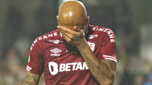 PR - CURITIBA - 24/07/2023 - BRASILEIRO A 2023, CORITIBA X FLUMINENSE - Felipe Melo jogador do Fluminense lamenta chance perdida durante partida contra o Coritiba no estadio Couto Pereira pelo campeonato Brasileiro A 2023. Foto: Gabriel Machado/AGIF